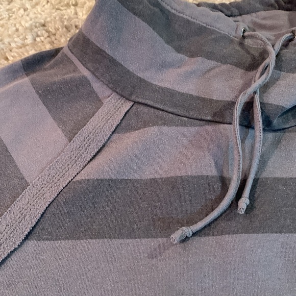 Roxy Grey Striped Sweatshirt Women’s Size Large - Picture 6 of 6